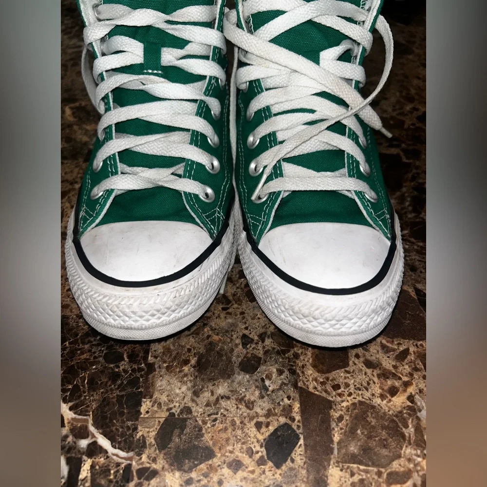 Converse woman’s Green High-Top Sneakers